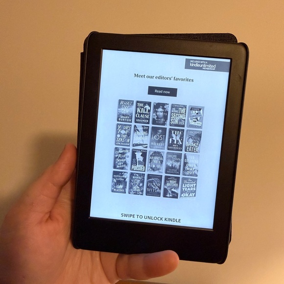 Kindle 10th Generation with 6” Backlit Display and Protective Case - Picture 4 of 5